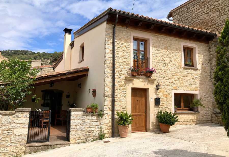 Casa rural de piedra con potencial de reforma